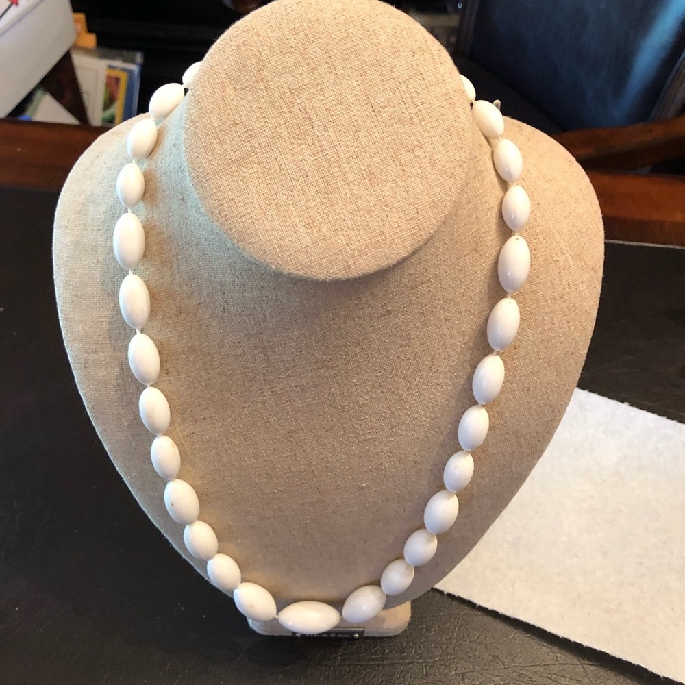- ❤️White Necklace - Picture 5 of 8